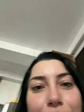 Snapshot of Mia_Splash chatting on April 17, 6:05 am Mia Splash online show from April 17, 6:05 am