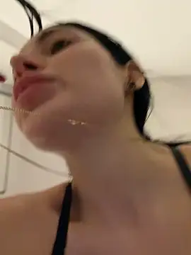 Snapshot of Mia_Splash chatting on April 17, 6:33 pm Mia Splash online show from April 17, 6:33 pm