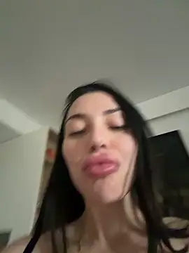 Snapshot of Mia_Splash chatting on April 30, 12:11 pm Mia Splash online show from April 30, 12:11 pm