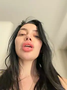 Snapshot of Mia_Splash chatting on May 5, 8:44 am Mia Splash online show from May 5, 8:44 am