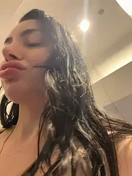Snapshot of Mia_Splash chatting on May 12, 3:47 am Mia Splash online show from May 12, 3:47 am