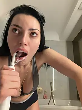 Snapshot of Mia_Splash chatting on May 16, 7:38 am Mia Splash online show from May 16, 7:38 am