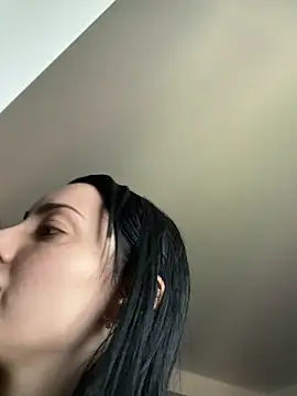Snapshot of Mia_Splash chatting on May 18, 10:10 am Mia Splash online show from May 18, 10:10 am