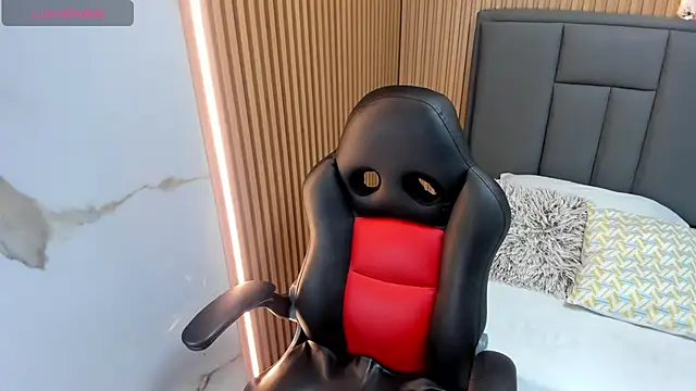 MEGANZARICK online show from November 8, 3:18 am