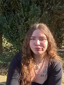 badcurvy online show from March 10, 9:53 am