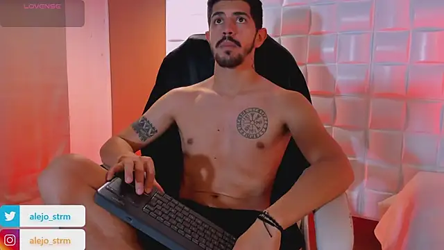 Snapshot of AlejandroStormm chatting on September 18, 10:45 pm AlejandroStormm online show from September 18, 10:45 pm