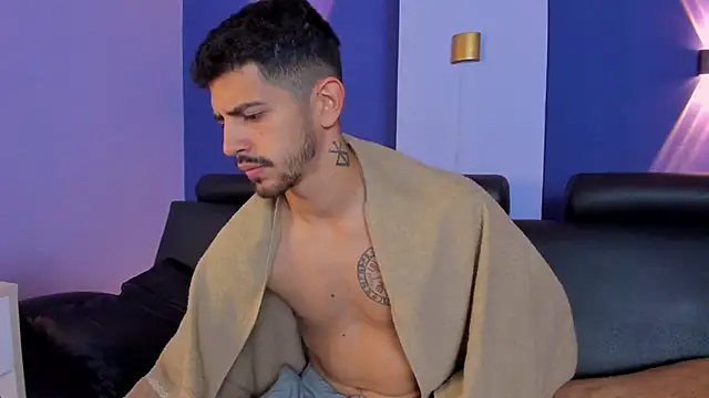 Snapshot of AlejandroStormm chatting on October 7, 9:34 pm AlejandroStormm online show from October 7, 9:34 pm