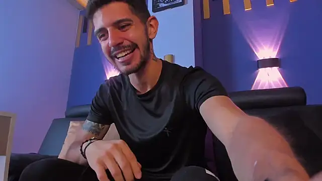 Snapshot of AlejandroStormm chatting on October 14, 8:53 pm AlejandroStormm online show from October 14, 8:53 pm