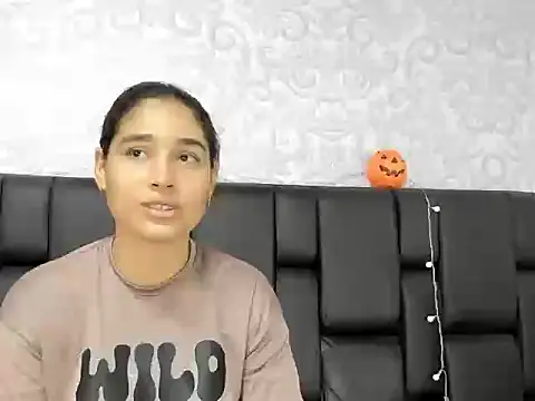 Snapshot of ElizaAndQuisha chatting on October 24, 1:07 pm ElizaAndQuisha online show from October 24, 1:07 pm