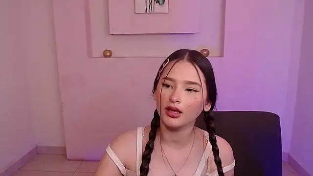 Snapshot of JasmineBella0 chatting on March 9, 12:42 am JasmineBella0 online show from March 9, 12:42 am