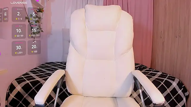 Snapshot of Emma_lorense22 chatting on September 25, 6:22 pm Emma lorense22 online show from September 25, 6:22 pm