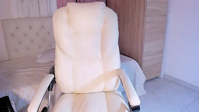 Snapshot of Emma_lorense22 chatting on October 11, 7:12 pm Emma lorense22 online show from October 11, 7:12 pm