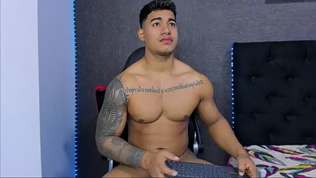 Snapshot of luigi_hot_ chatting on March 16, 7:06 pm luigi hot online show from March 16, 7:06 pm