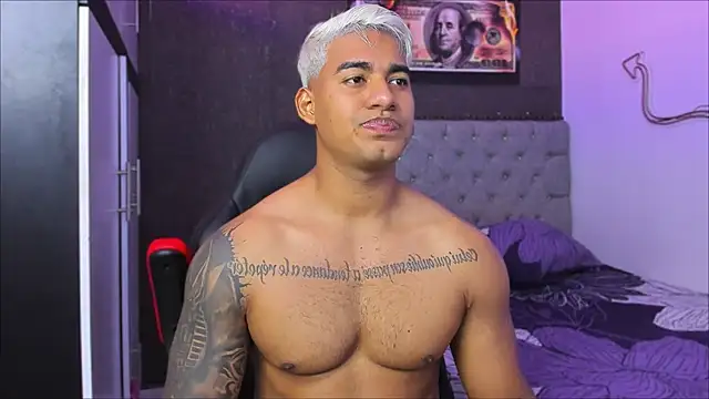 luigi hot  online show from January 17, 3:55 am