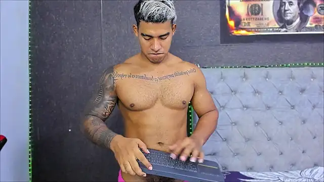 luigi hot  online show from May 11, 4:04 pm