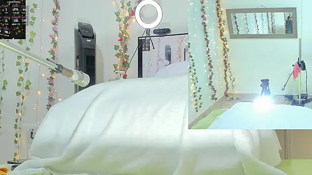 Genesis Love   online show from October 18, 9:32 am