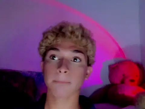 Snapshot of patrick_angel6 chatting on February 13, 5:14 am patrick angel6 online show from February 13, 5:14 am