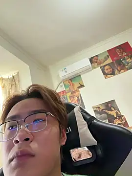 Snapshot of Anson0722 chatting on April 10, 8:19 am Anson0722 online show from April 10, 8:19 am