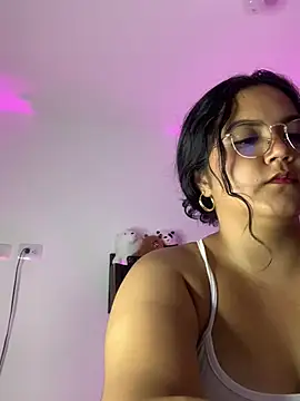Snapshot of Leah_yuah_ chatting on February 23, 6:07 am Leah yuah online show from February 23, 6:07 am