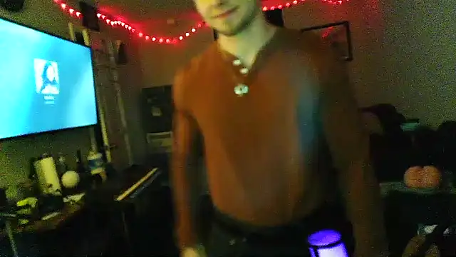 Snapshot of JCstrings chatting on February 23, 8:39 am JCstrings online show from February 23, 8:39 am