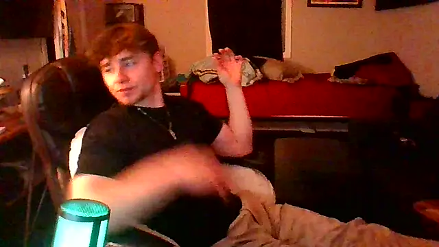 Snapshot of JCstrings chatting on March 1, 4:47 am JCstrings online show from March 1, 4:47 am