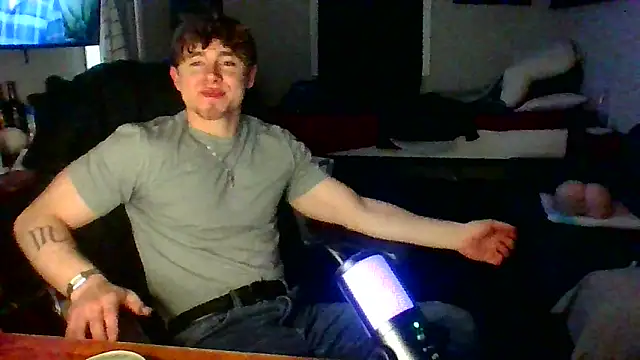 Snapshot of JCstrings chatting on March 13, 7:09 am JCstrings online show from March 13, 7:09 am