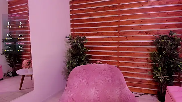 Snapshot of Laura_Bonnet_ chatting on September 28, 3:39 pm Laura Bonnet online show from September 28, 3:39 pm