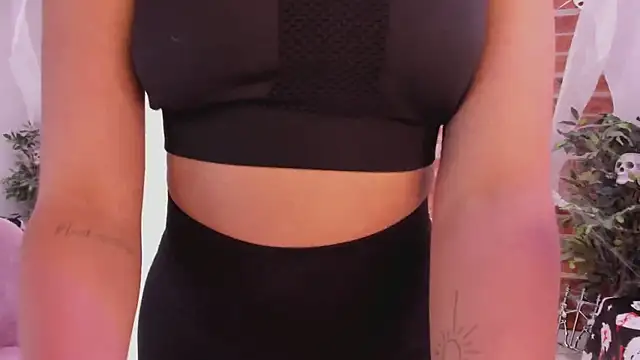 Snapshot of Laura_Bonnet_ chatting on October 24, 5:09 pm Laura Bonnet online show from October 24, 5:09 pm