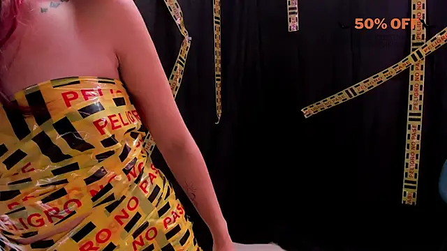 Snapshot of Laura_Bonnet_ chatting on October 31, 3:13 pm Laura Bonnet online show from October 31, 3:13 pm