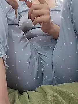 Snapshot of BUSE8821 chatting on December 5, 9:51 am BUSE8821 online show from December 5, 9:51 am