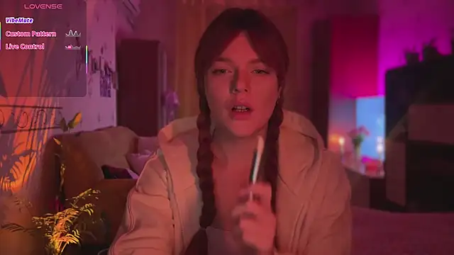 CherryRed Girl online show from February 22, 9:13 pm