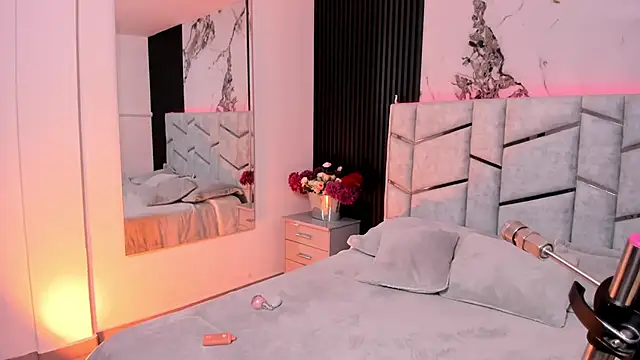 Ibbiebennett online show from September 11, 3:50 am