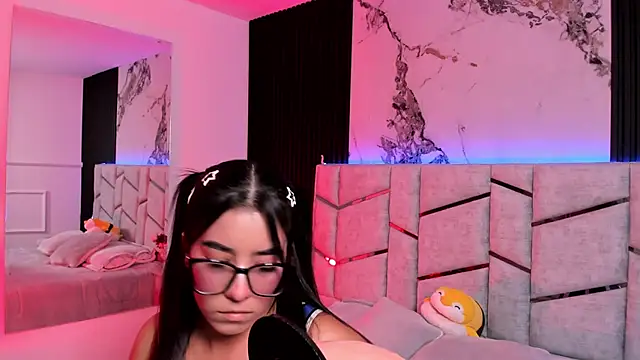 Ibbiebennett online show from October 19, 4:13 am