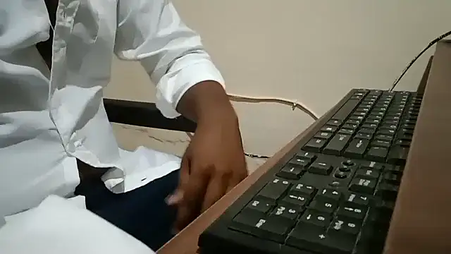 arunc00701 online show from February 24, 5:53 pm