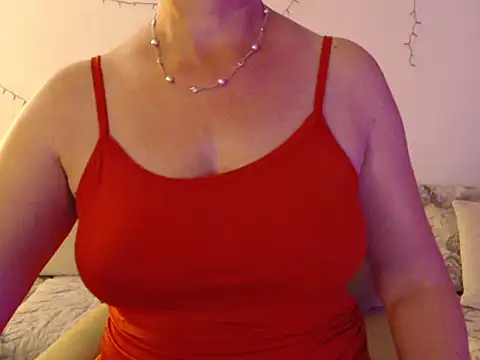 Snapshot of YourfantasyGiuly chatting on June 2, 7:27 pm YourfantasyGiuly online show from June 2, 7:27 pm