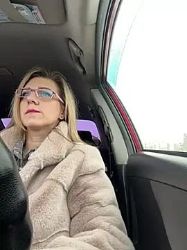 Snapshot of Lusi_Luxary chatting on March 11, 7:37 am Lusi Luxary online show from March 11, 7:37 am