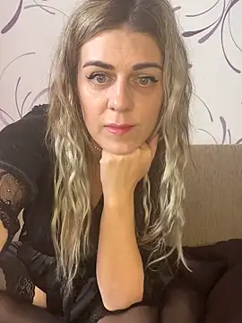 Snapshot of Lusi_Luxary chatting on October 1, 6:08 am Lusi Luxary online show from October 1, 6:08 am