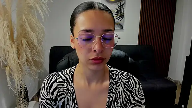 angeline davies online show from September 26, 1:26 pm