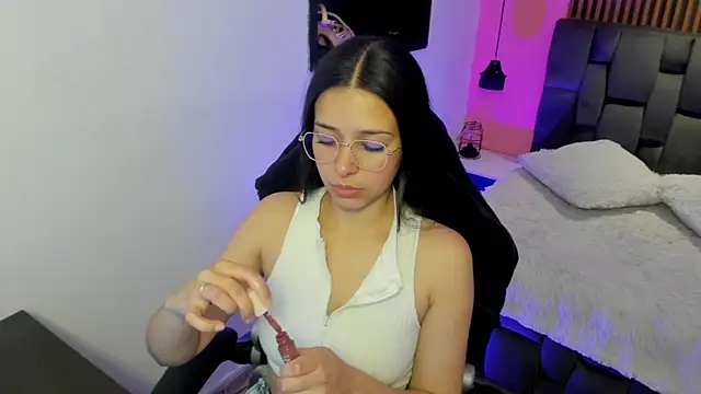 angeline davies online show from October 10, 4:00 am