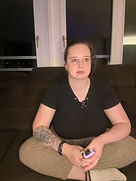 curvy eina online show from March 7, 7:27 pm