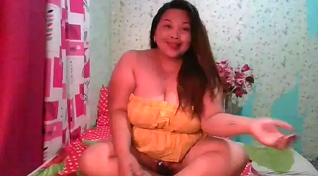 Snapshot of Sweet_fatty18 chatting on January 4, 8:39 am Sweet fatty18 online show from January 4, 8:39 am