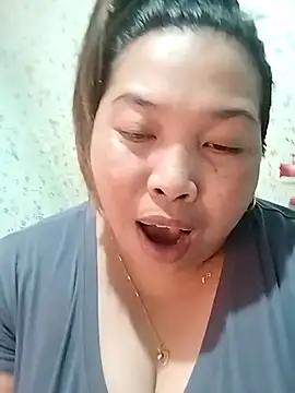 Snapshot of Sweet_fatty18 chatting on February 8, 2:26 am Sweet fatty18 online show from February 8, 2:26 am