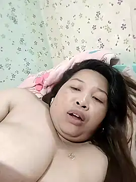 Snapshot of Sweet_fatty18 chatting on February 17, 4:09 am Sweet fatty18 online show from February 17, 4:09 am