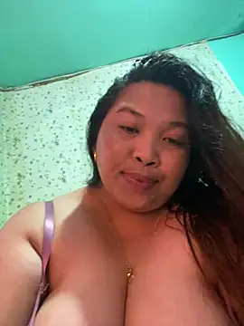 Snapshot of Sweet_fatty18 chatting on March 5, 5:18 am Sweet fatty18 online show from March 5, 5:18 am