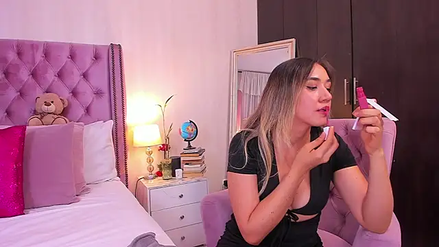 Snapshot of natashaleightt chatting on February 25, 8:19 pm natashaleightt online show from February 25, 8:19 pm