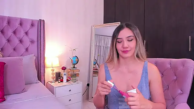 Snapshot of natashaleightt chatting on March 9, 8:52 pm natashaleightt online show from March 9, 8:52 pm