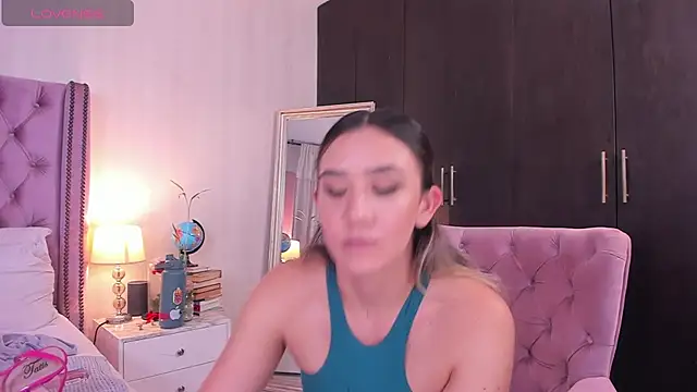 Snapshot of natashaleightt chatting on March 21, 12:29 am natashaleightt online show from March 21, 12:29 am