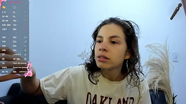 jessyegoldenn online show from May 13, 4:37 pm