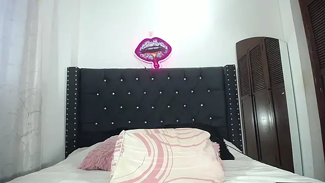 AprilHotty online show from October 28, 8:22 pm