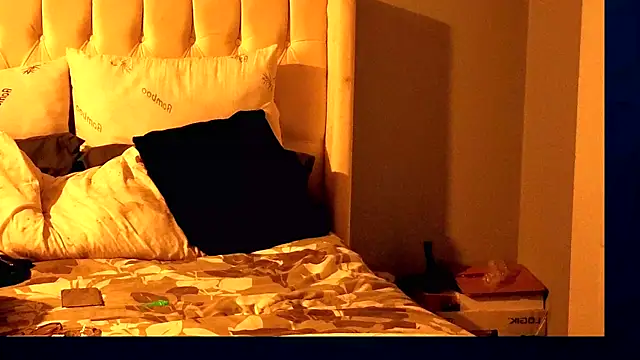 Snapshot of ebonylover1 chatting on January 10, 10:03 pm ebonylover1 online show from January 10, 10:03 pm